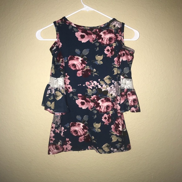 Girls open shoulders blouse 👚 - Picture 3 of 3